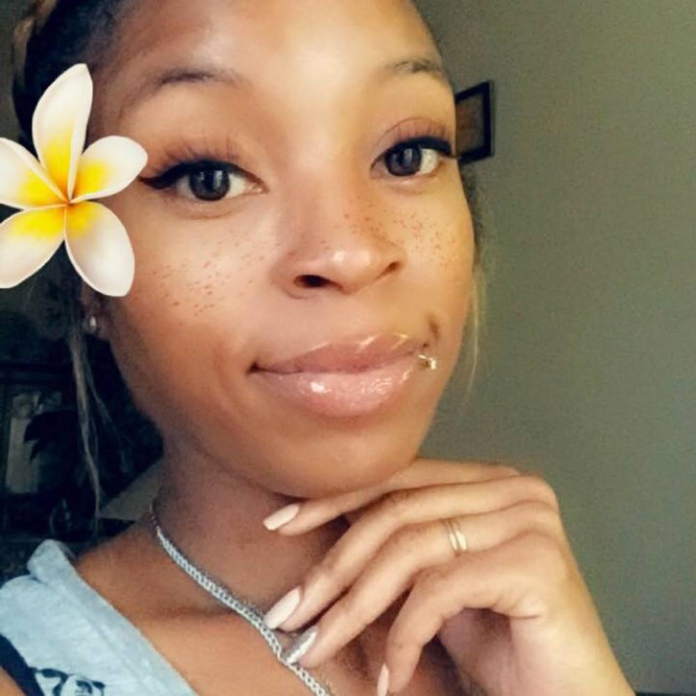 Meet your Posher, Tia
